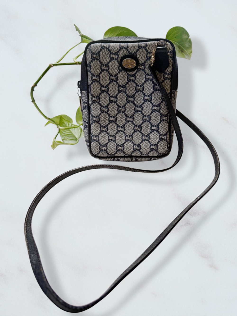 Navy Vintage Gucci Plus shoulder bag/crossbody